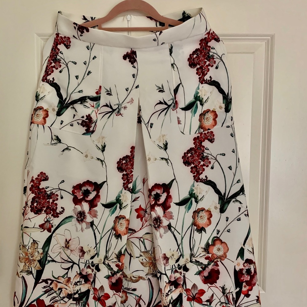 NWT Zara skirt in size M